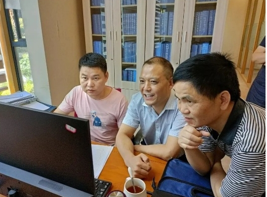 The leaders of the Municipal Housing and Urban Rural Development Bureau conducted in-depth research and guidance on enterprises